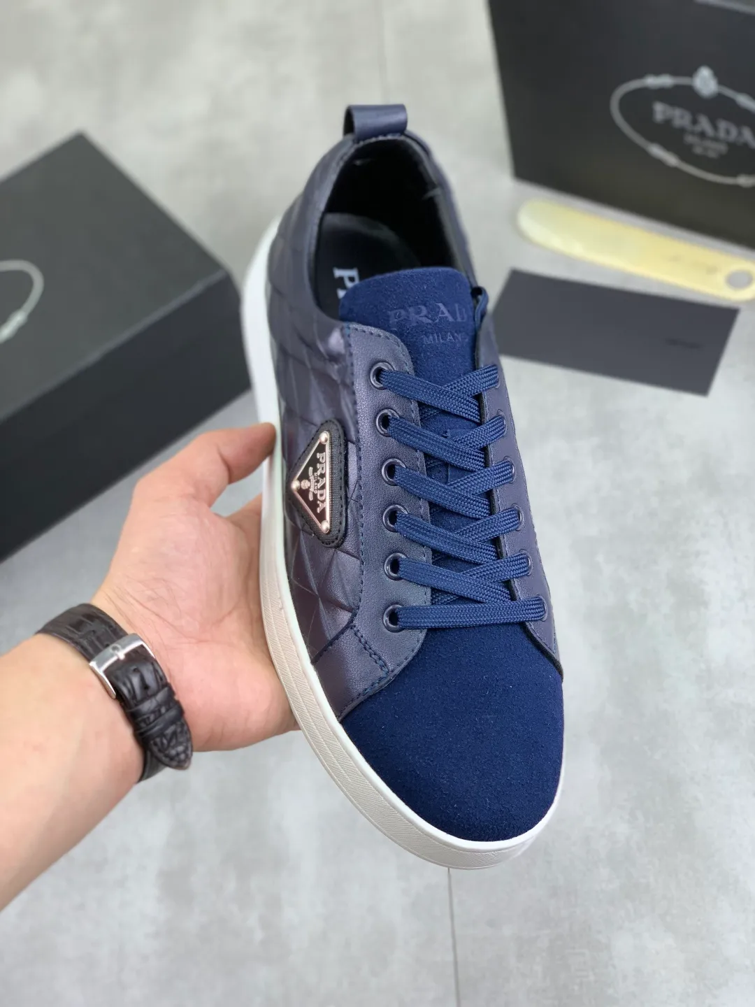 Men's Men's Shoes💰P420💰[New Style] The latest classic model of high-quality PRADA breathable and comfortable men's shoes has been launched on the official website, 1:1 replica, synchronized in Hong Kong, and on the same catwalk; all made of calfskin with breathable mesh fabric ➕Imported soft Soft and comfortable sheepskin lining, 🍡🍡original rubber outsole is non-slip and wear-resistant; comfortable to wear, attractive style, fine workmanship, and simple and neat shoe last, showing a man's courage and toughness, 👍Size: 39-44 2️⃣Color🉑️Choose